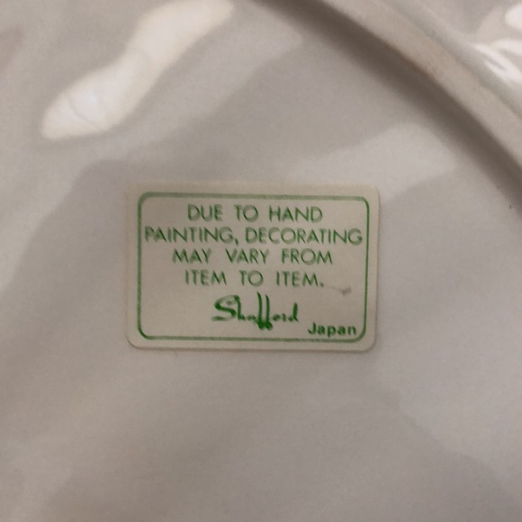 Pretty seashell dish - Picture 3 of 5